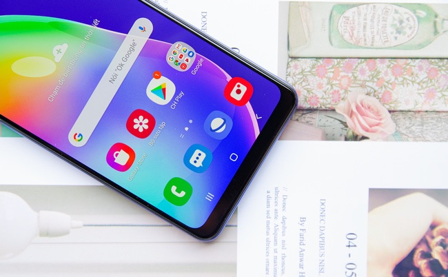 Cằm máy vẫn khá dầy