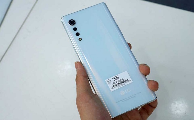 Thiết kế camera có sự khác biệt rõ rệt so với xu hướng hiện nay