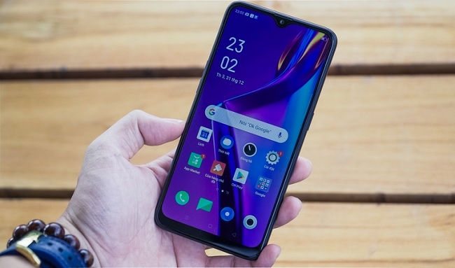 Màn hình cho góc nhìn tốt, độ sáng ổn, có độ trong trẻo, hình ảnh chân thực tuy nhiên không được sắc nét cho lắm