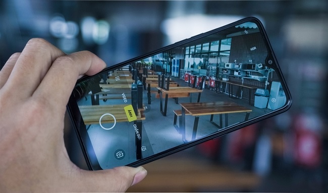 Camera phản hồi hơi chậm và không có chế độ chụp đêm