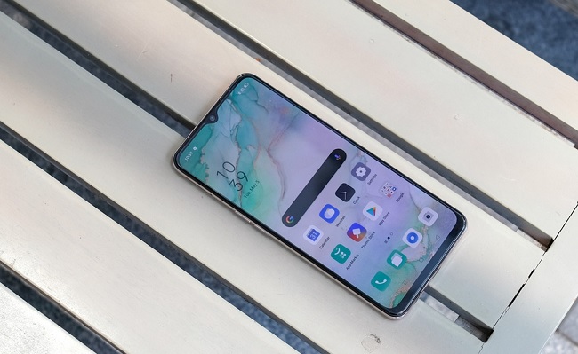 OPPO Reno3 tái xuất với màn hình “giọt nước” thay vì camera pop-up như các model tiền nhiệm