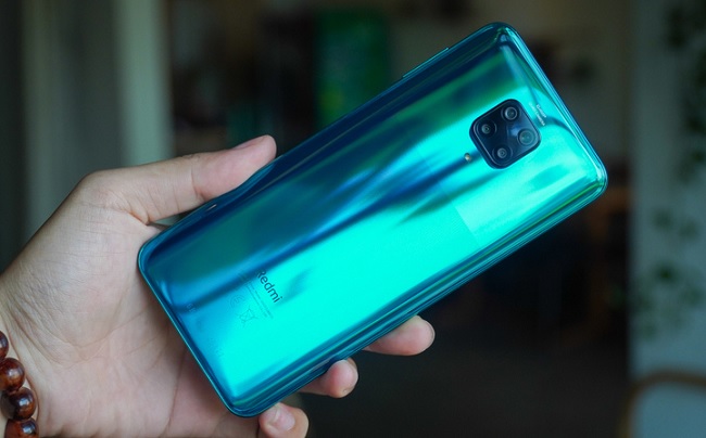 Cả mặt trước và mặt sau của Redmi Note 9 Pro đều được trang bị kính cường lực Gorilla Glass 5 vừa chống va đập vừa tạo được vẻ đẹp thẩm mỹ