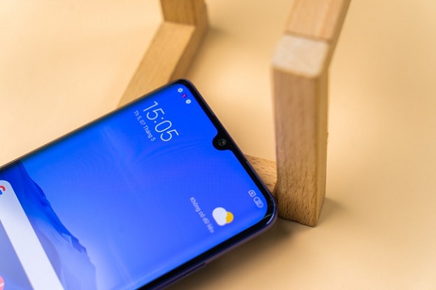 Notch nhỏ hình chữ U sử dụng để chứa camera selfie