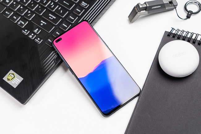 Màn hình sở hữu notch “đục lỗ kép”
