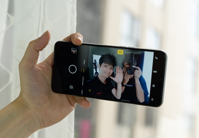 Hay sử dụng cử chỉ được tích hợp sẵn trong phần cài đặt để chụp ảnh