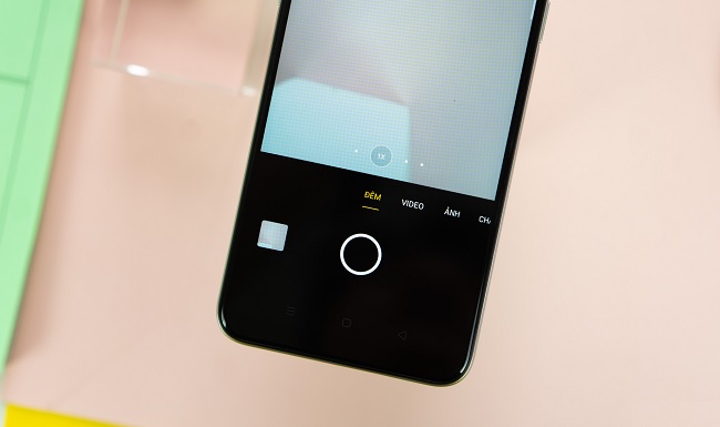 Chế độ chụp đêm giúp máy giữ được nhiều chi tiết, cân bằng ánh sáng giữa vùng tối và vùng sáng