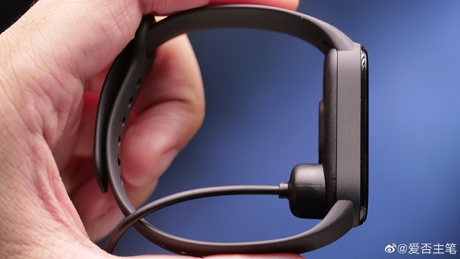 Cách sạc pin được thay đổi bằng việc sử dụng đế sạc nam châm