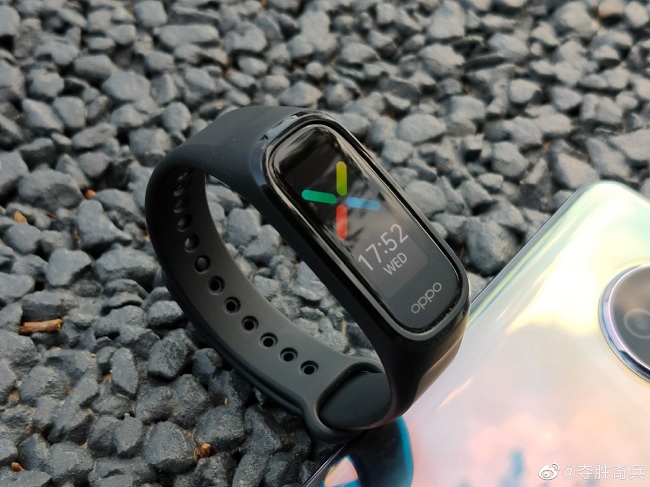 OPPO Band được trang bị màn hình 1.1 inch