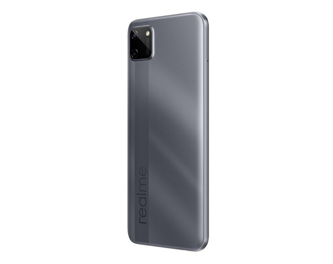 Logo Realme được in khá lớn ở mặt sau