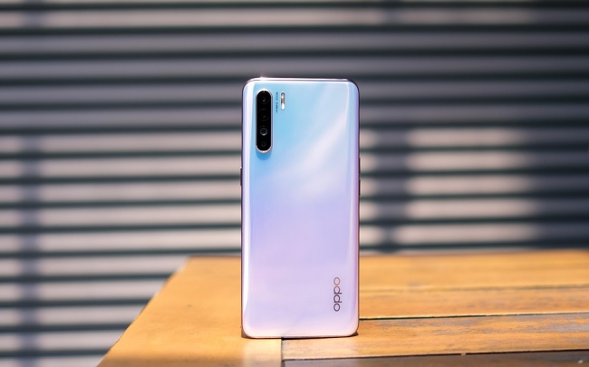 Cụm camera sau với 4 cảm biến gồm: 48MP, 13MP, 8MP và 2MP cho phép người dùng chụp được nhiều chế độ khác nhau