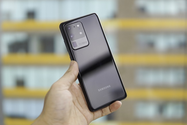 S20 Ultra sở hữu cụm camera sau khá lớn