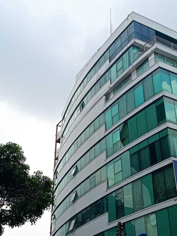 Ảnh chụp ngược sáng cho tất lượng khá tốt, chi tiết vùng tối không quá bị bệt. Ảnh đã được zoom 2x