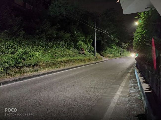 Hình ảnh chụp ảnh vào ban đêm chưa được tốt lắm, không giữ được độ chi tiết cao và xuất hiện nhiễu hạt