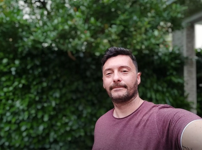 Camera selfie có chất lượng khá tốt, cho ra những tấm ảnh tái tạo màu da tự nhiên và không quá ảo