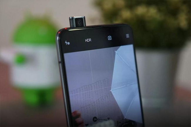 Chiếc điện thoại hiếm hoi của năm 2020 còn giữ thiết kế camera thò thụt