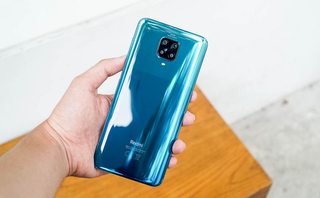 Màu sắc mặt lưng Redmi Note 9 Pro được chia làm 2 phần rõ rệt