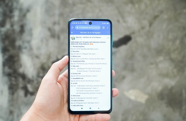 Nhờ sử dụng tấm nền IPS LCD máy có màu sắc rất tươi tắn và cho góc nhìn rộng