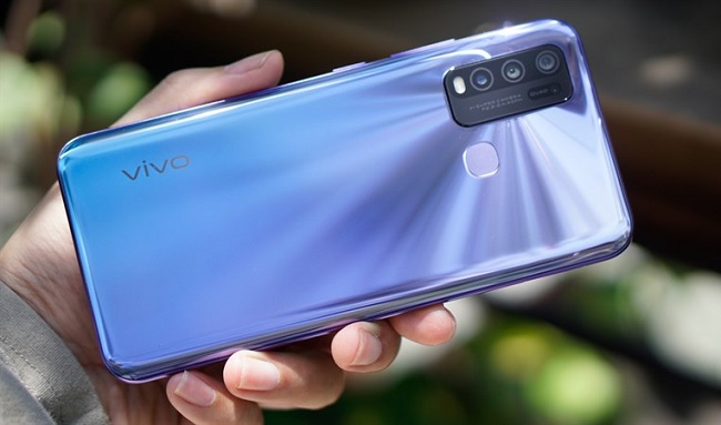 Thiết kế tổng thể của Vivo V50 với màu sắc cuốn hút