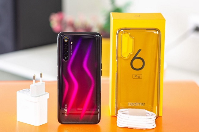 Các phụ kiện đi kèm Realme 6 Pro