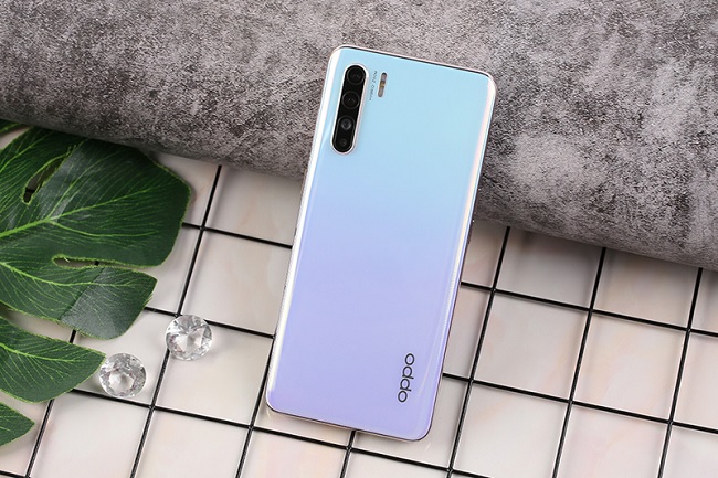 Máy sở hữu cụm 4 camera sau với khả năng bắt trọn xu thế