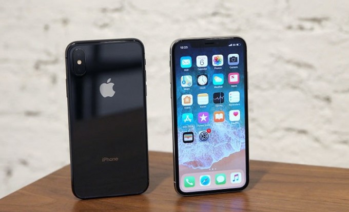 iPhone mở quá nhiều ứng dụng hoặc phần mềm nặng cùng lúc, khiến thiết bị quá tải