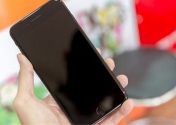 Lỗi iPhone vẫn chạy nhưng màn hình không lên