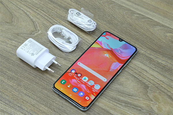 Kiểm tra bộ phụ kiện đi kèm theo điện thoại Android