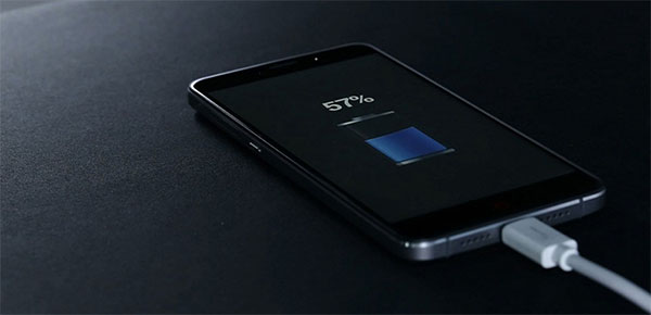 Không nên sạc pin điện thoại qua đêm