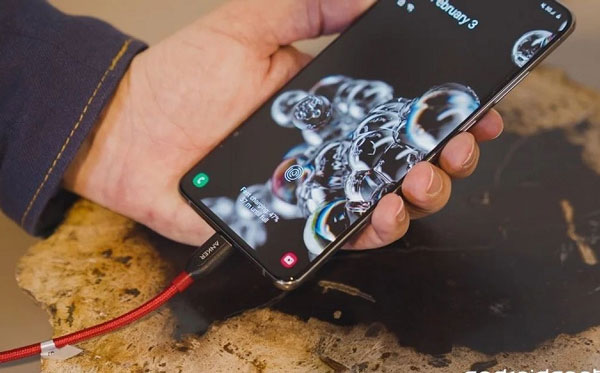 Kiểm tra sạc pin xem liệu nguồn điện vào có ổn định hay không