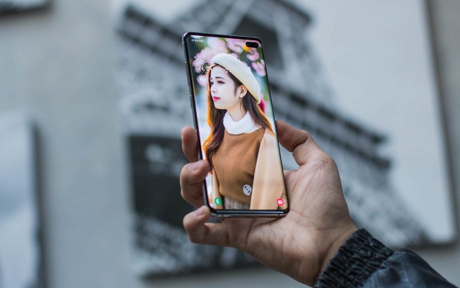 Chất lượng màn hình hiển thị xuất sắc và được hỗ trợ chuẩn hình ảnh tiên tiến nhất HDR10+