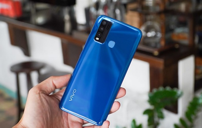 Mặt lưng có họa tiết vân sáng ấn tượng