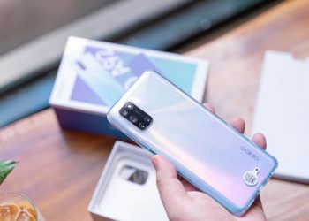Oppo A92 sau khi được lấy ra khỏi hộp.