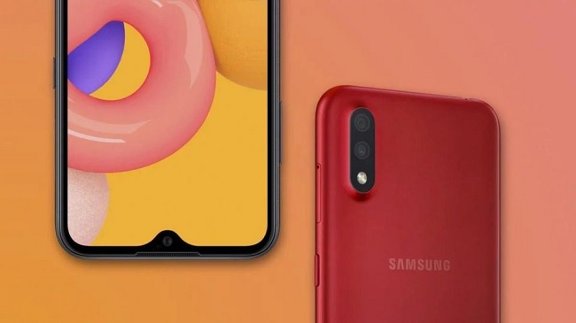 Galaxy M01 được trang bị màn hình giọt nước và camera kép phía sau