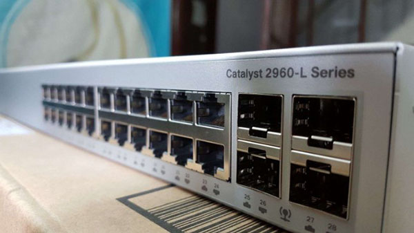 Switch đóng vai trò vị trí trung tâm để kết nối những đoạn mạng theo mô hình sao (Star)