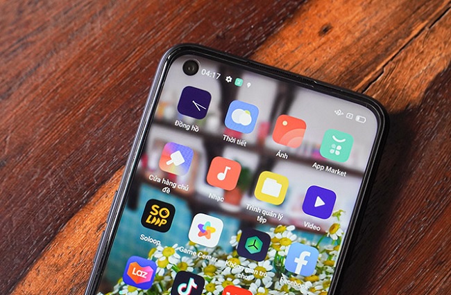 Camera selfie 16MP được đặt trong phần nốt ruồi bên trái màn hình