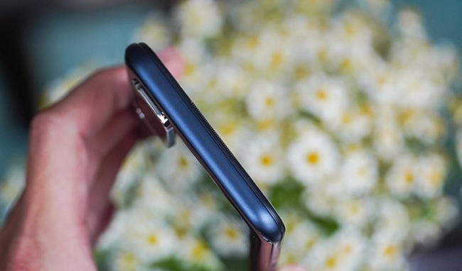 Phần đỉnh máy hoàn toàn trống