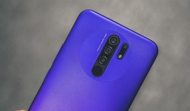 Cụm 4 camera bất đối xứng độc đáo