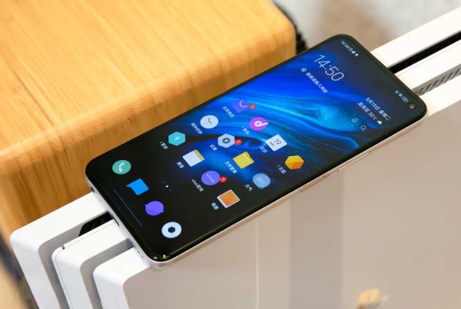 Màn hình lớn với tốc độ làm tươi lên đến 144Hz