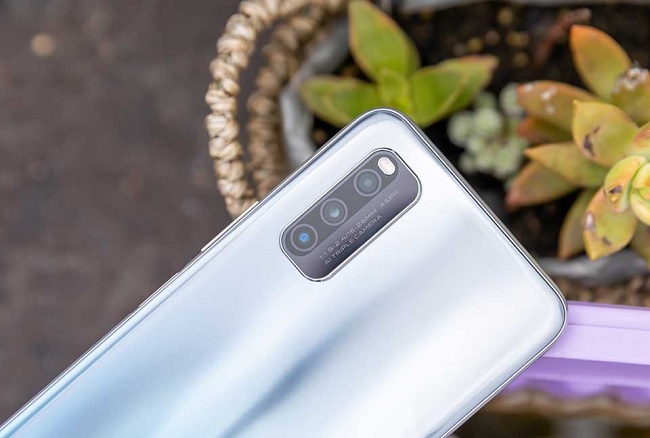 iQOO Z1 được trang bị cụm 3 camera sau với nhiều chế độ chụp hấp dẫn