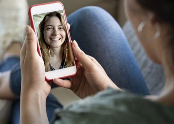 Video call là gì? Ưu điểm và hạn chế từ những ứng dụng video call miễn phí