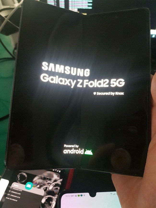 Lộ diện ảnh thực tế Samsung Galaxy Z Fold 2 5G