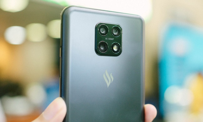 Sở hữu cụm 3 camera sau với thông số tương tự Active 3 và Vsmart Live