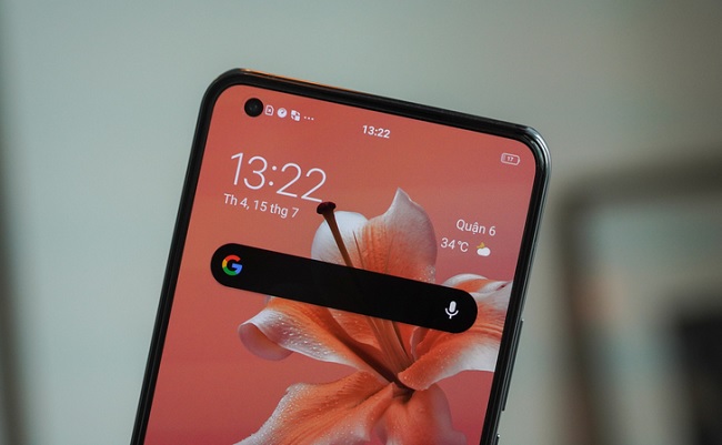 Camera trước với độ phân giải 32MP được đặt trong lỗ đục nhỏ hỗ trợ nhiều tính năng hấp dẫn như: làm đẹp, chụp ảnh xóa phông,...