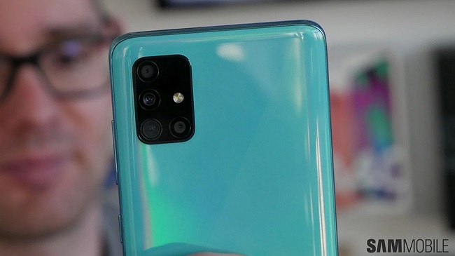 Ấn tượng với cụm camera sau của Galaxy M51