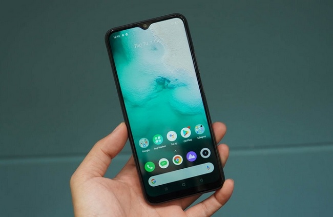 Màn hình giọt nước vô cùng quen thuộc với phần cạnh dưới khá dày