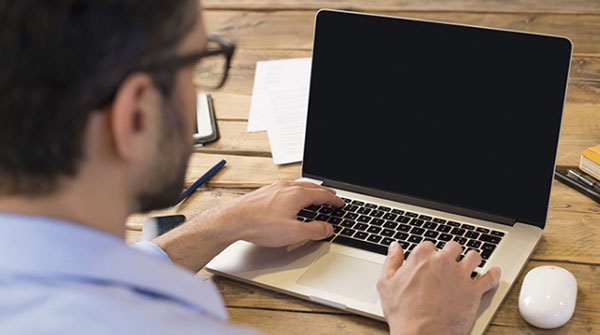 Tắt máy tính hoàn rồi khởi động lại thiết bị