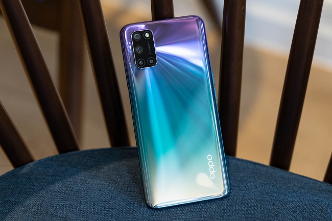 OPPO A92 Tím cá tính biến đổi màu sắc ở các góc độ khác nhau