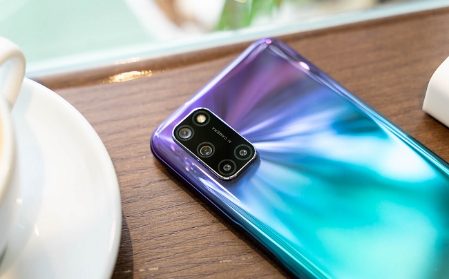 OPPO A92 thu hút với hiệu ứng chòm sao toả sáng, các tia sáng được lan toả từ khung camera
