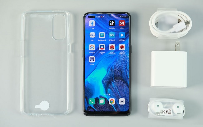 Màn hình máy trông rất thoáng và tràn viền trọn hơn nhờ cụm camera selfie được đưa vào lỗ đục hình viên thuốc