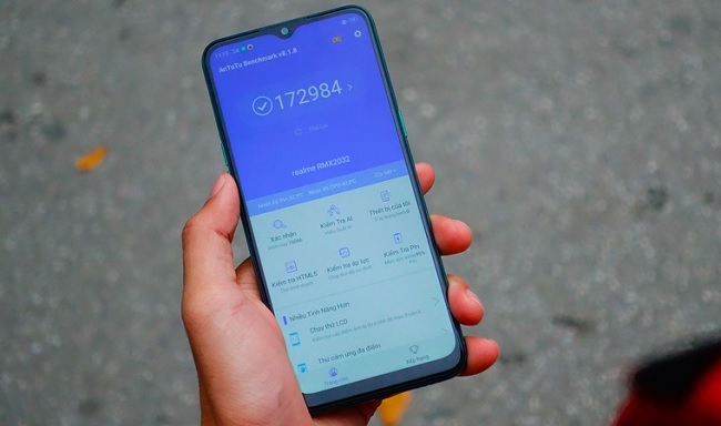 Cấu hình mạnh mẽ cùng viên pin khủng 5.000mAh